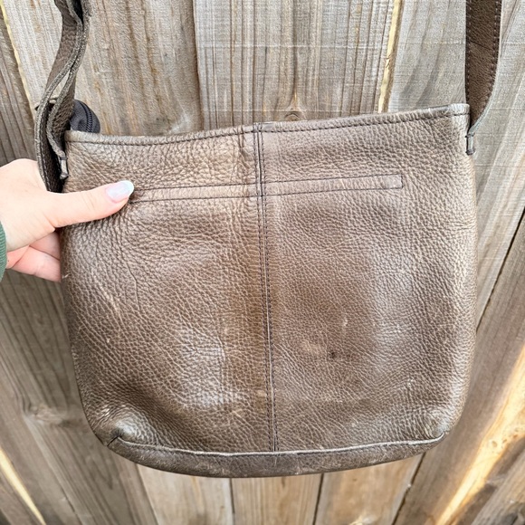 Duluth Trading Co. Leather Crossbody Bag - Picture 7 of 10